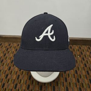 New Era 59FIFTY Atlanta Braves Navy Fitted Hat Size 7 3/8 MLB On Field Cap